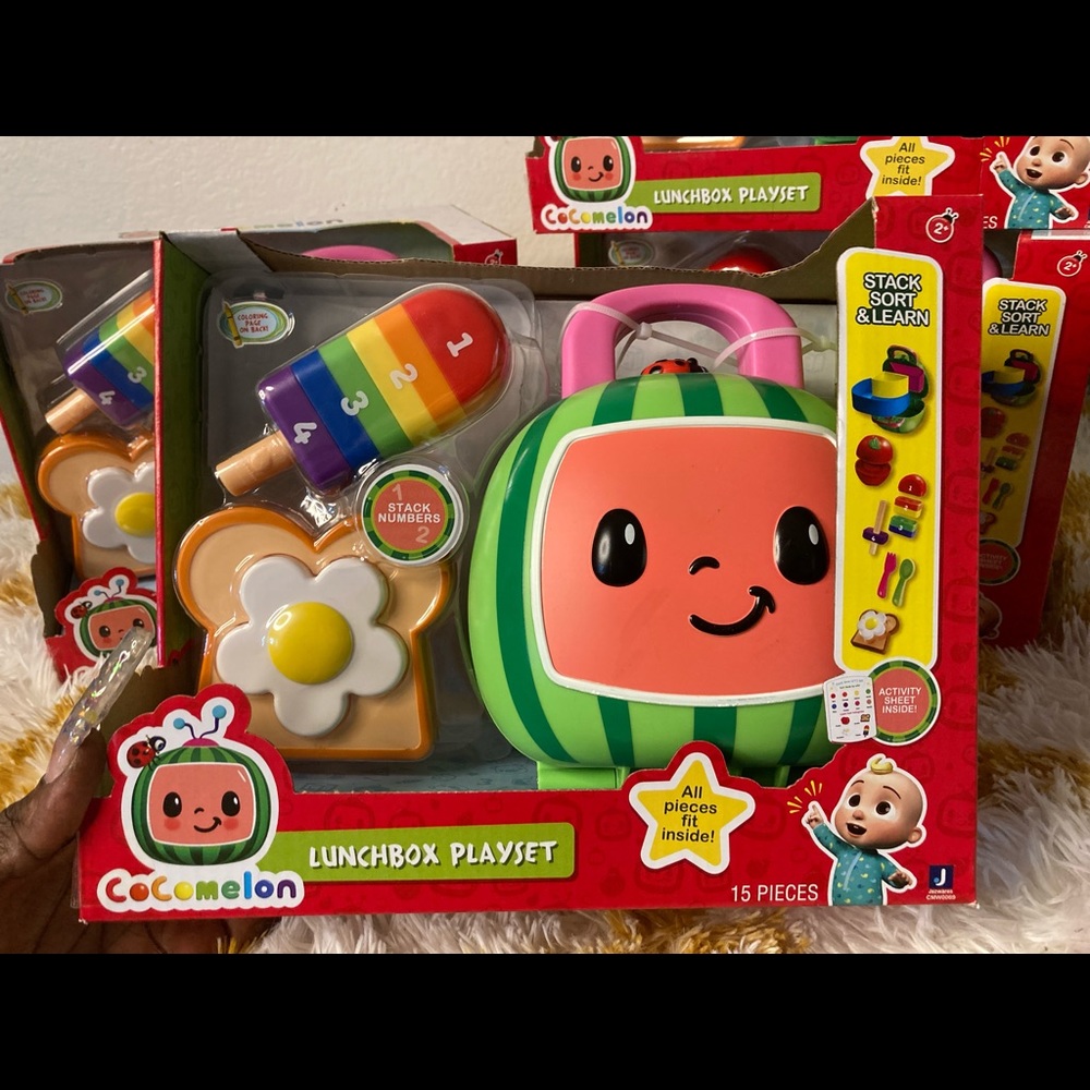 CoComelon lunchbox educational count with me play set